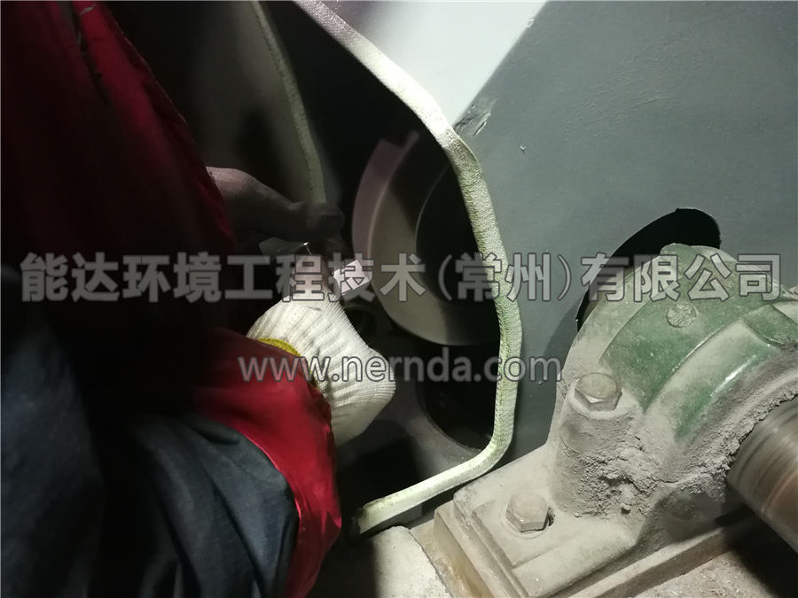  使用了我公司設(shè)計生產(chǎn)的濾筒除塵設(shè)備一段時間后，工人的工作環(huán)境得到了大大的改善